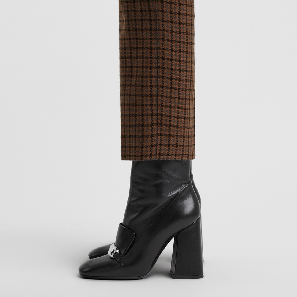 Burberry Leather Ankle Boots Studded Bar Detailed New Size 40( for 39.5) 790